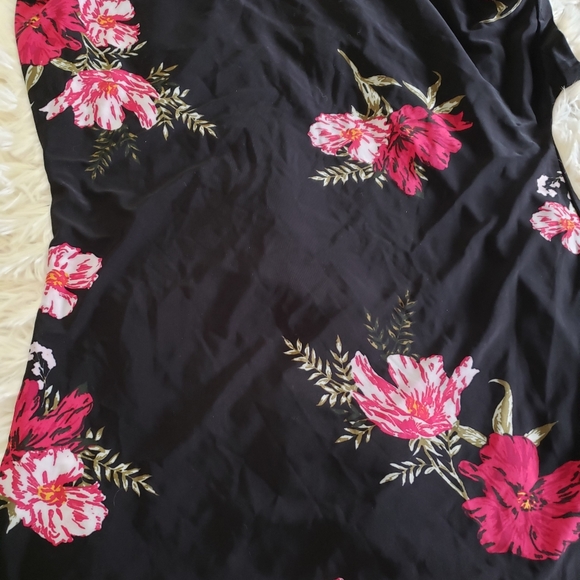 Black Floral Short-sleeved Shirt - Picture 3 of 3